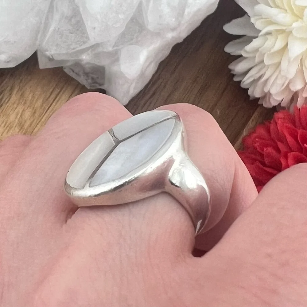 Vintage Chunky Mother of Pearl Inlay Ring Size 6 Sterling Silver Southwestern - Picture 9 of 13